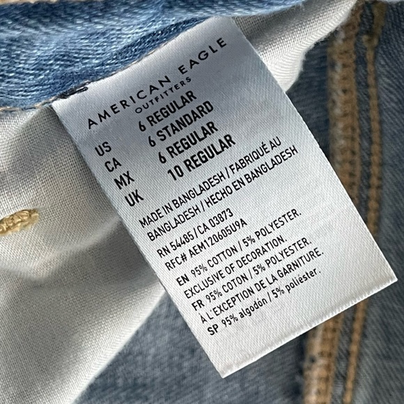 American Eagle Mom Jeans Frayed Hem - Picture 10 of 11